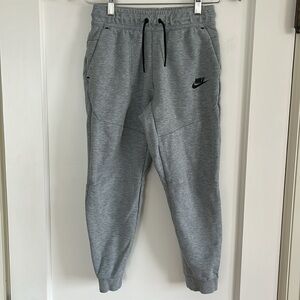 Boys Nike tech sweatpants